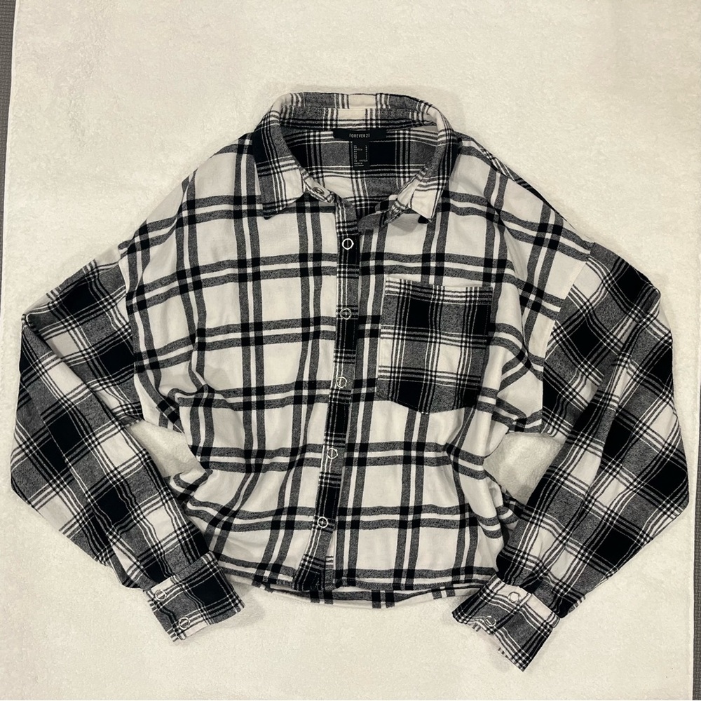 Forever 21 Women’s Plaid Cropped Flannel - Size L, Black and White